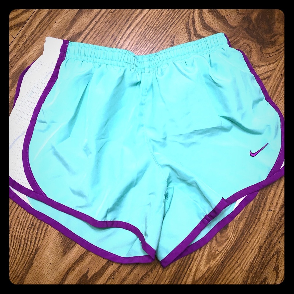 Girls Nike Tempo Dri Fit shorts, size medium EUC